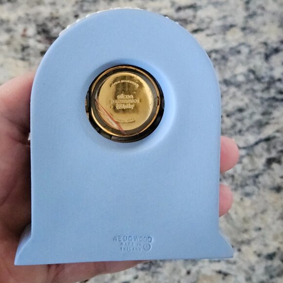 RARE VINTAGE WEDGWOOD ENGLAND BLUE WHITE GRECIAN DOME DESK MANTEL OFFICE CLOCK - Picture 8 of 13